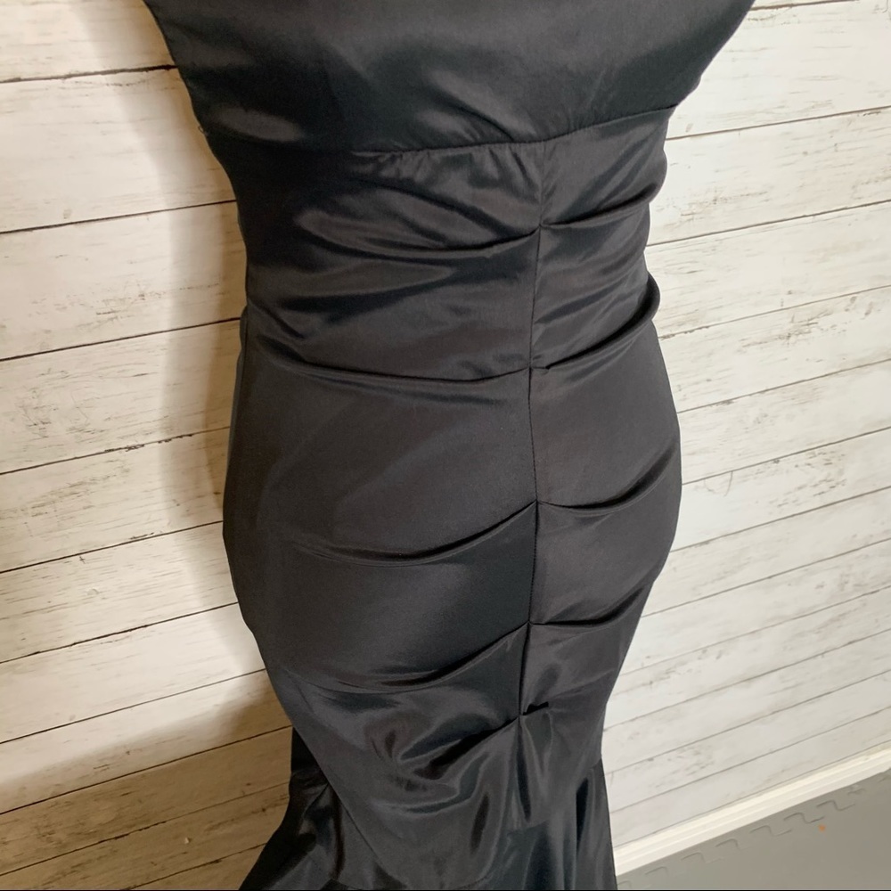 Xscape Black One-Shoulder Mermaid Gown with Bow - Picture 4 of 10